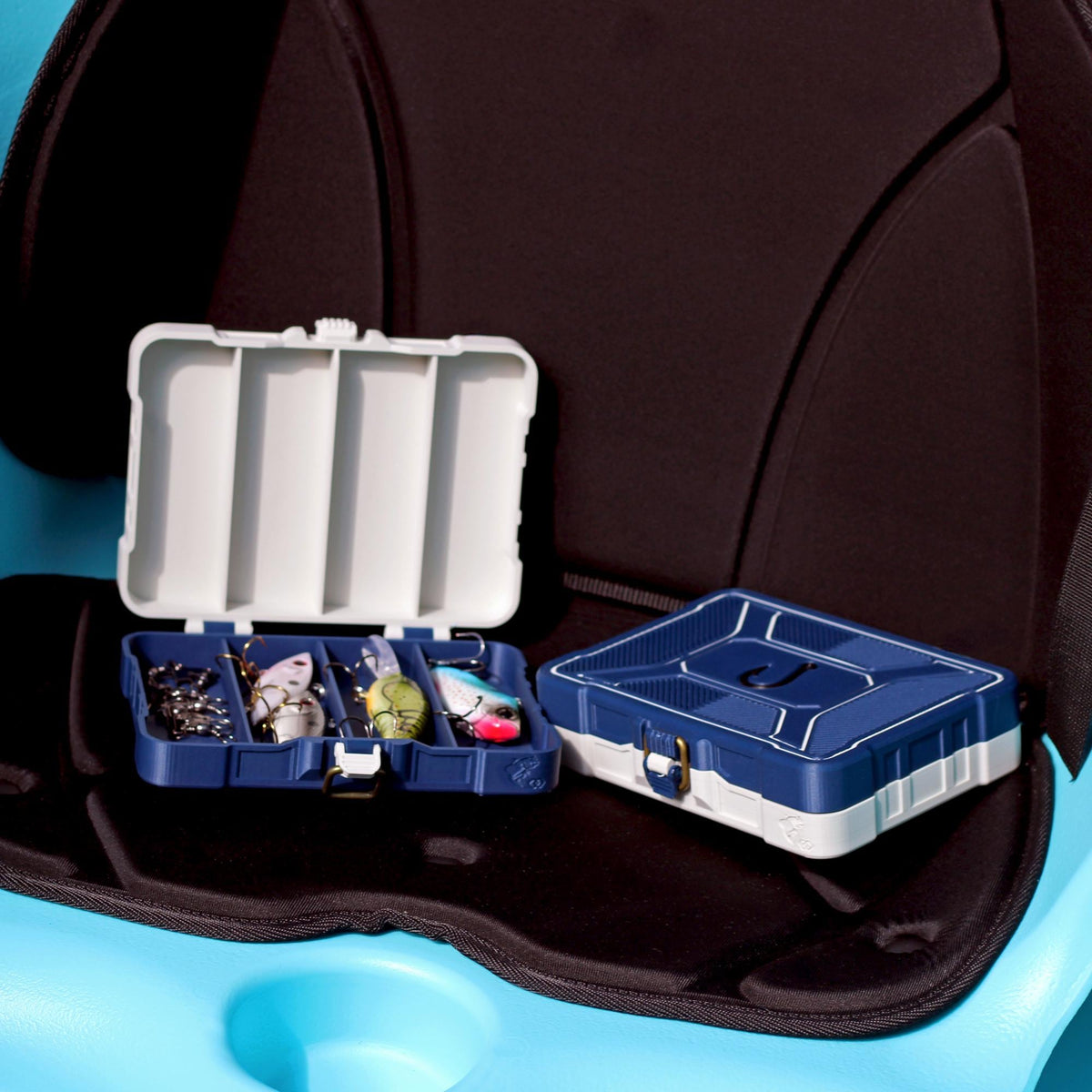 Mini 4-slot tackle box lure organizer with buckle latch