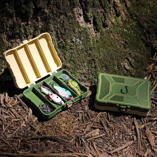 Mini 4-slot tackle box lure organizer with buckle latch