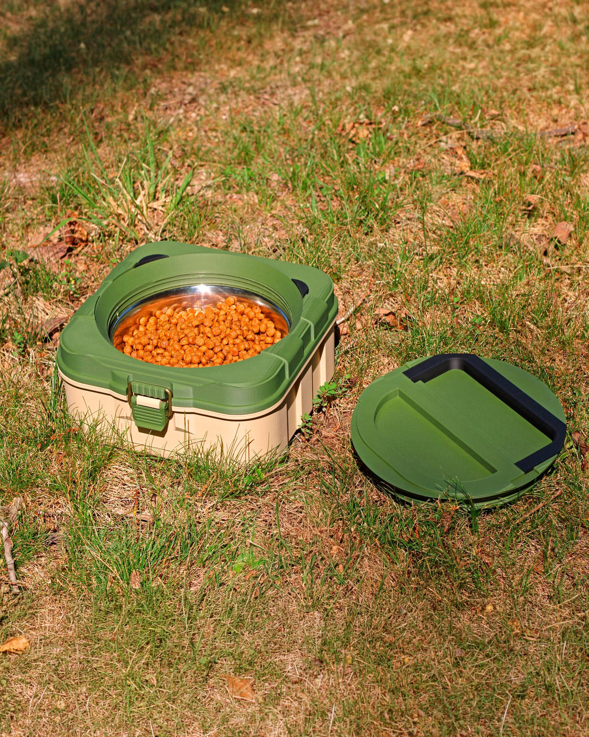 Tackle box travel dog bowl with removable stainless steel insert and screw cap